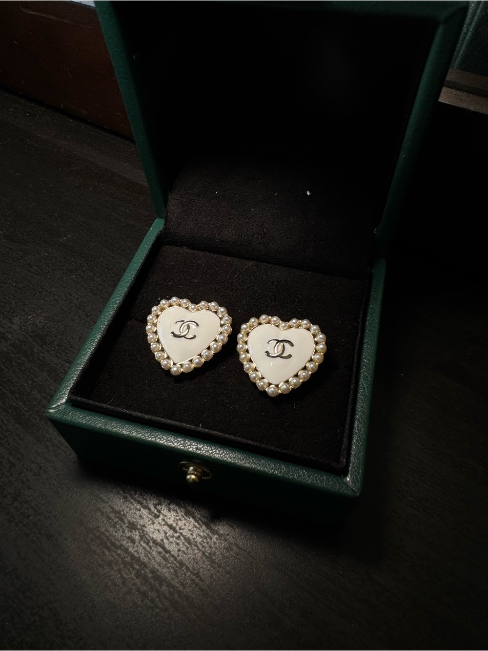 CC vintage Heart Earrings - White